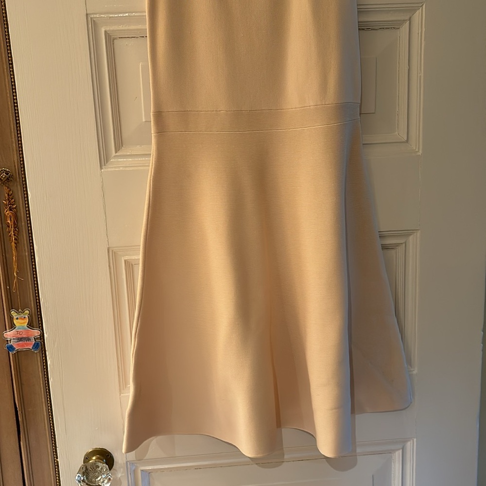 Just a great knit spring dress don’t think it was ever worn - Picture 2 of 6